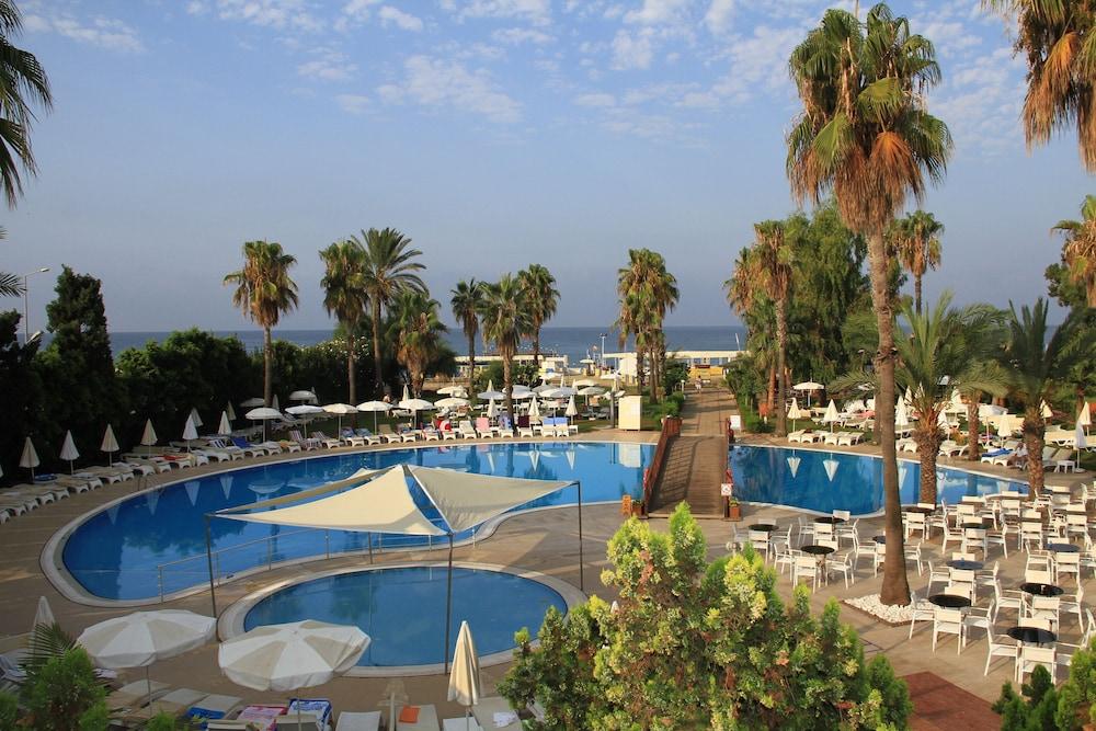Club Kastalia Holiday Village โคนัคคลึ ภายนอก รูปภาพ