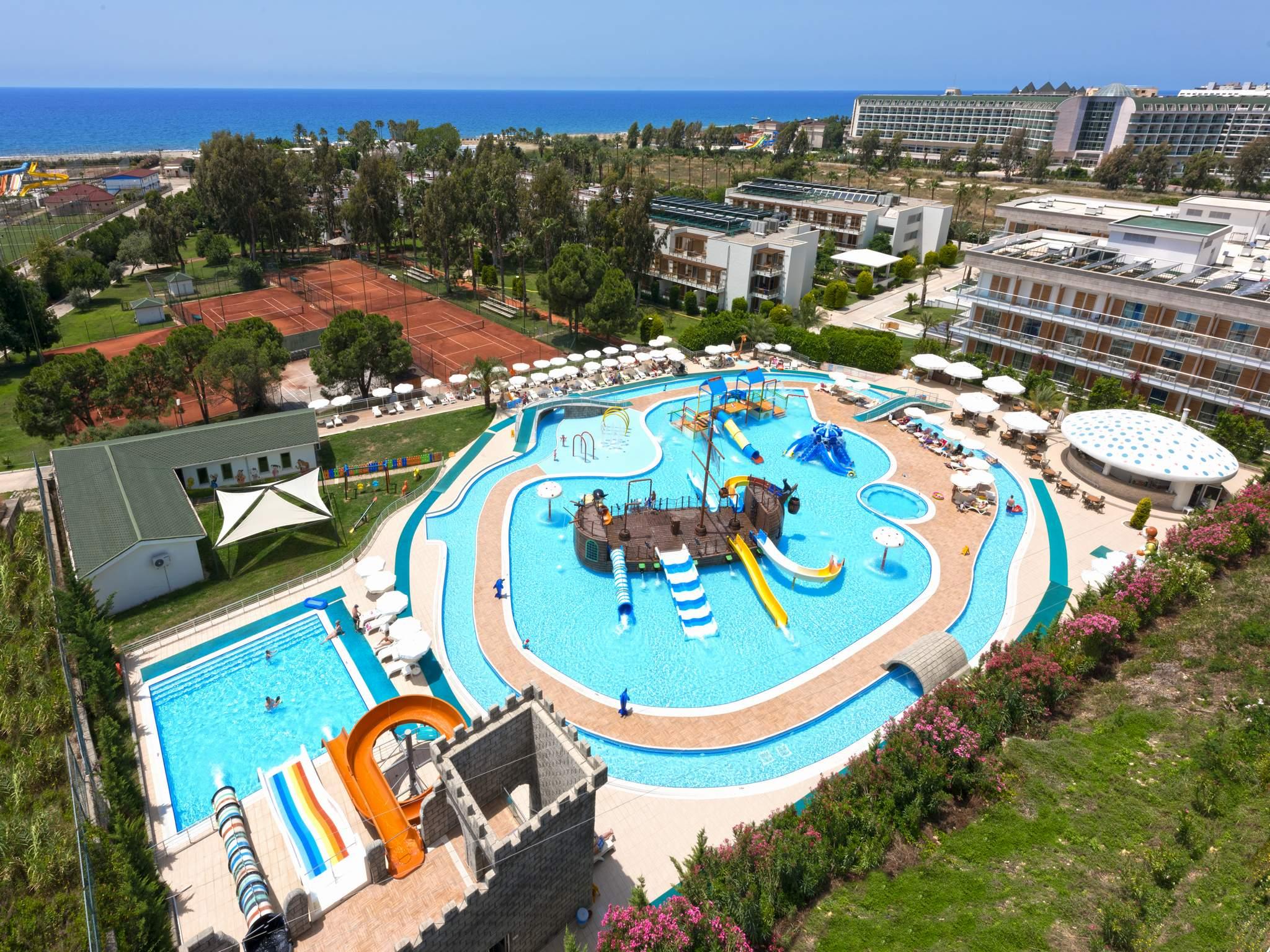 Club Kastalia Holiday Village โคนัคคลึ ภายนอก รูปภาพ