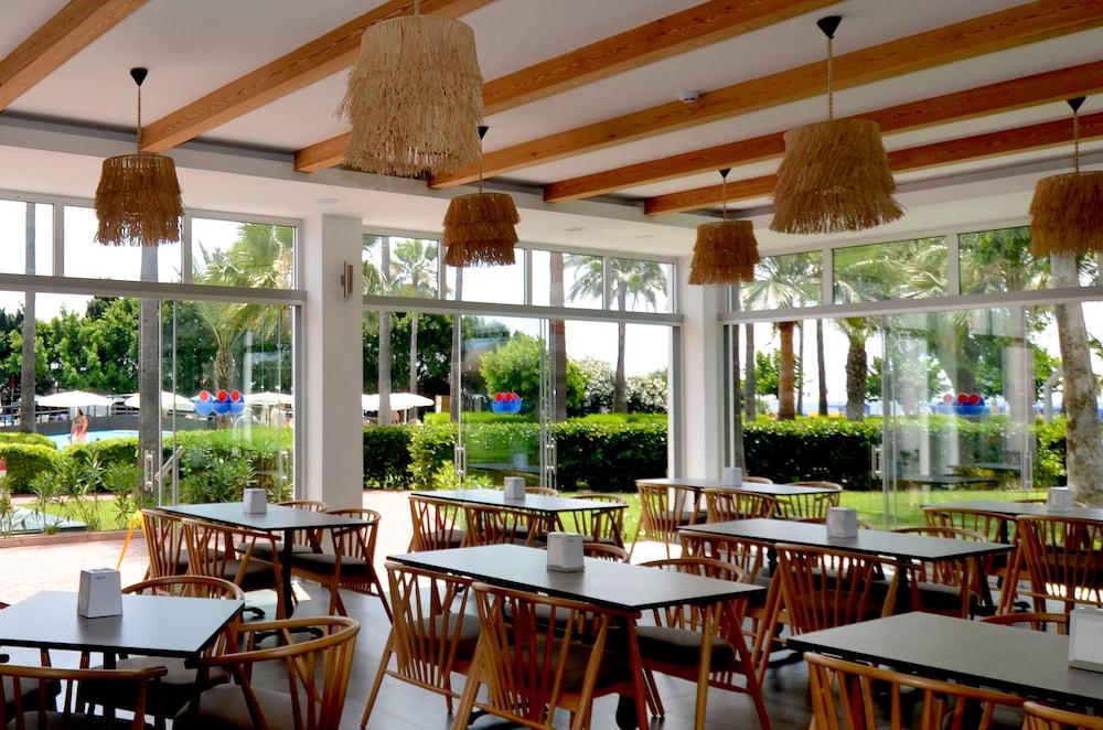 Club Kastalia Holiday Village โคนัคคลึ ภายนอก รูปภาพ
