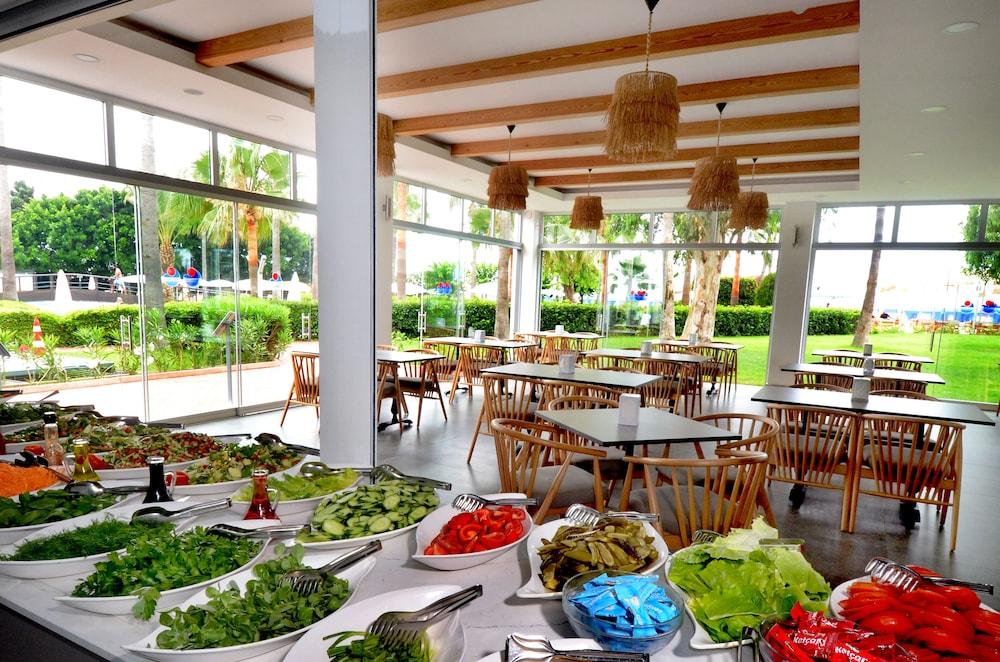 Club Kastalia Holiday Village โคนัคคลึ ภายนอก รูปภาพ