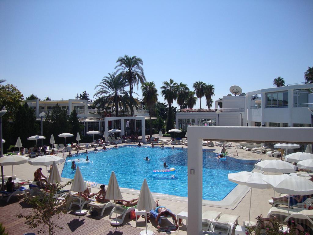 Club Kastalia Holiday Village โคนัคคลึ ภายนอก รูปภาพ