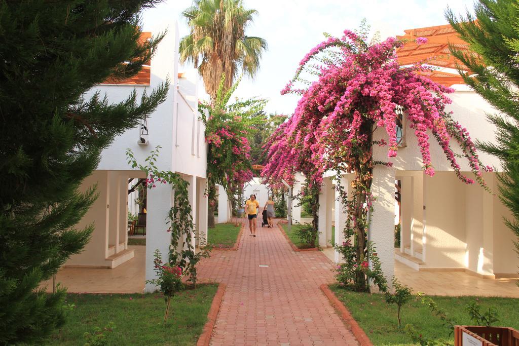 Club Kastalia Holiday Village โคนัคคลึ ภายนอก รูปภาพ