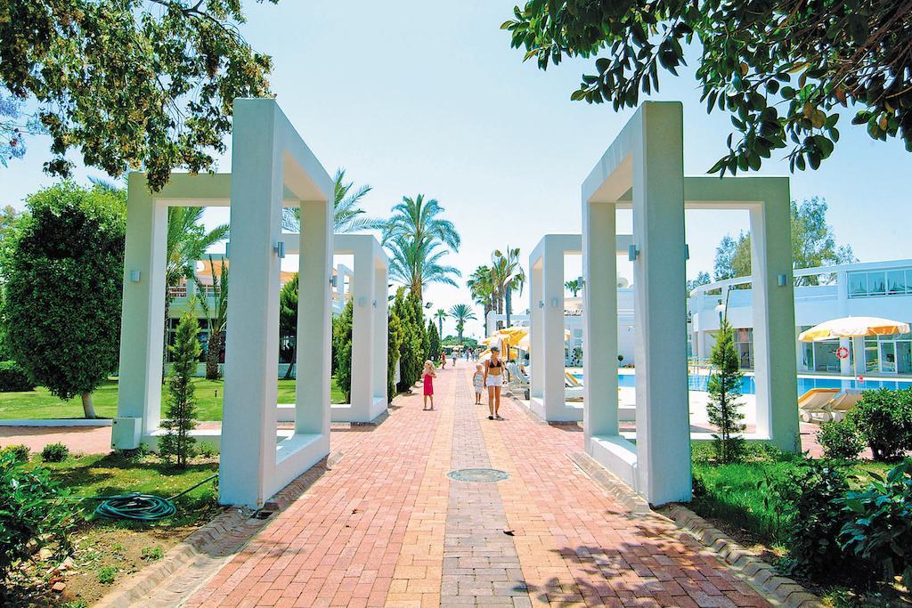 Club Kastalia Holiday Village โคนัคคลึ ภายนอก รูปภาพ