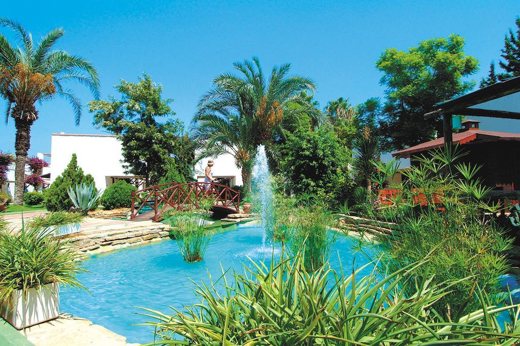 Club Kastalia Holiday Village โคนัคคลึ ภายนอก รูปภาพ